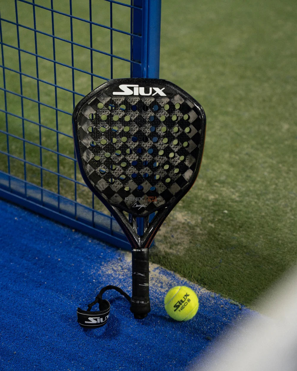 Siux Fenix PRO 5 Black 2025 Padel Racket by Leo Augsburger